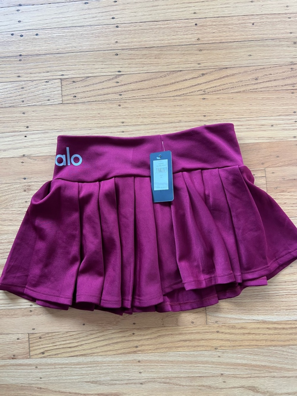 Alo Yoga Womens Pleated Tennis Skirt Skort, Size Large, Burgundy, NWT - Picture 1 of 7